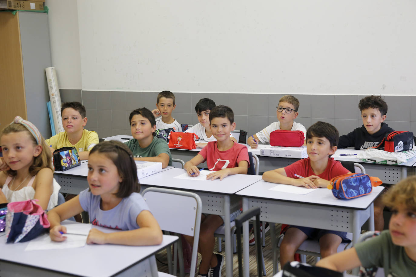 Fotos: Emoción y reencuentros en un curso escolar cambiado