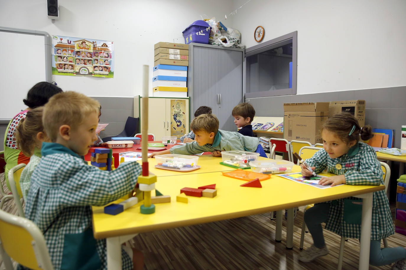 Fotos: Emoción y reencuentros en un curso escolar cambiado