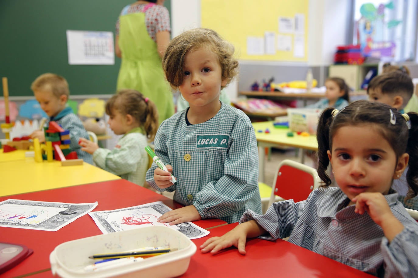 Fotos: Emoción y reencuentros en un curso escolar cambiado