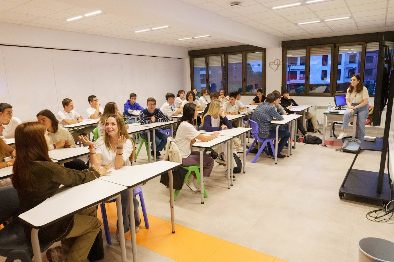 Fotos: Emoción y reencuentros en un curso escolar cambiado