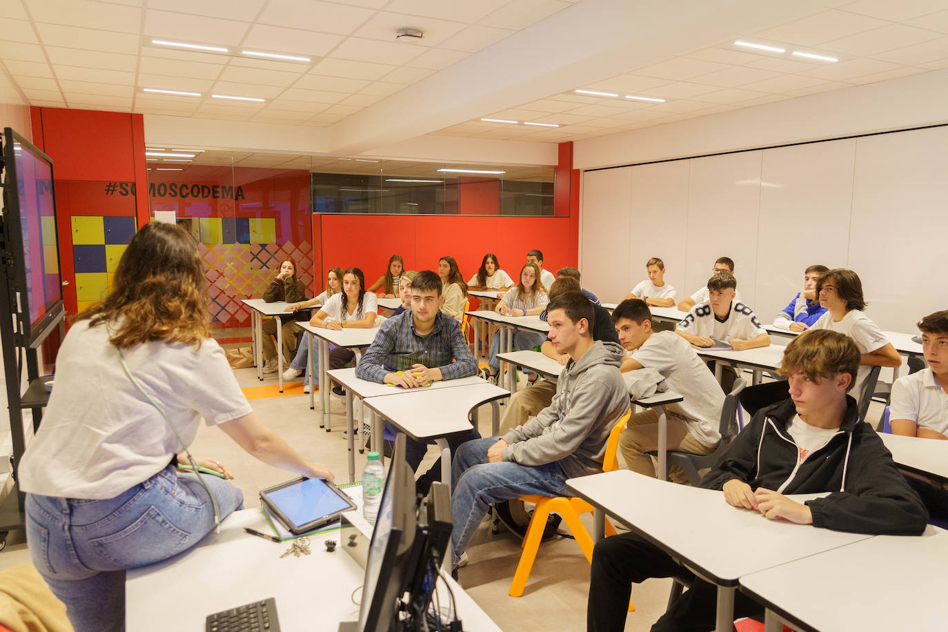 Fotos: Emoción y reencuentros en un curso escolar cambiado