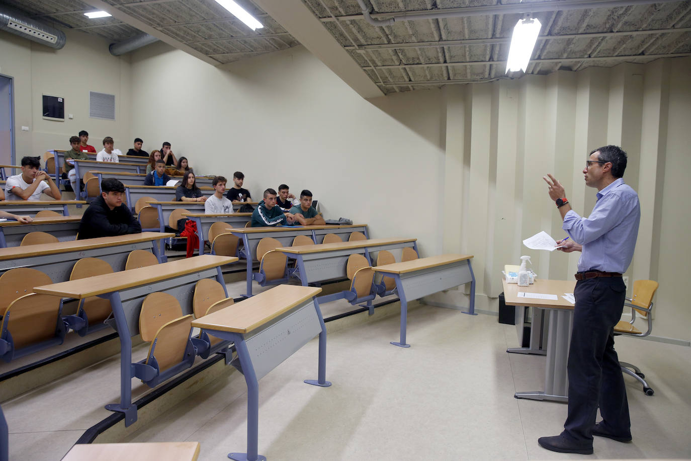 Fotos: Emoción y reencuentros en un curso escolar cambiado