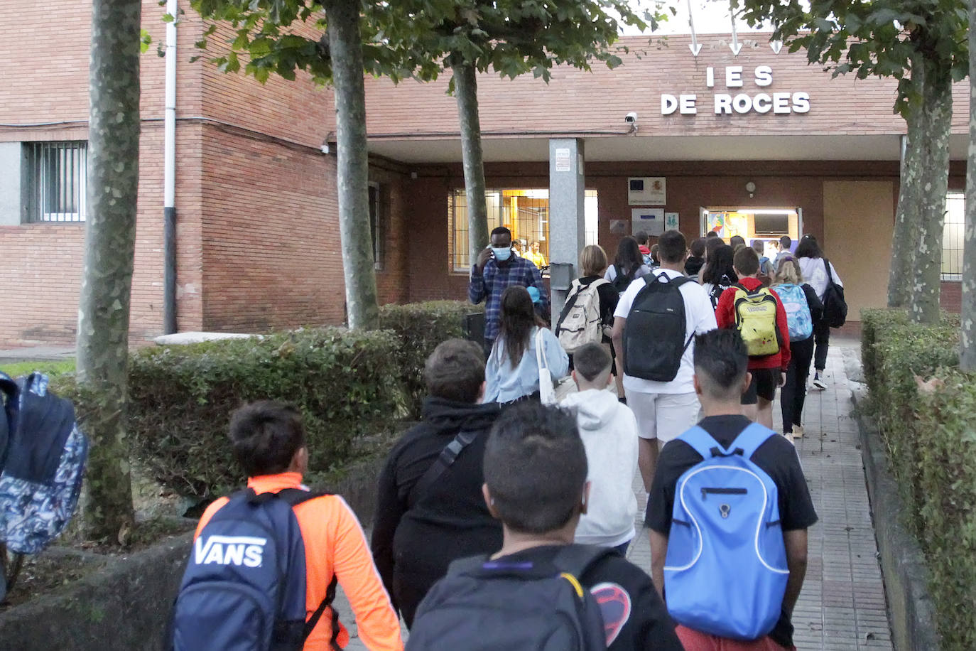 Fotos: Emoción y reencuentros en un curso escolar cambiado