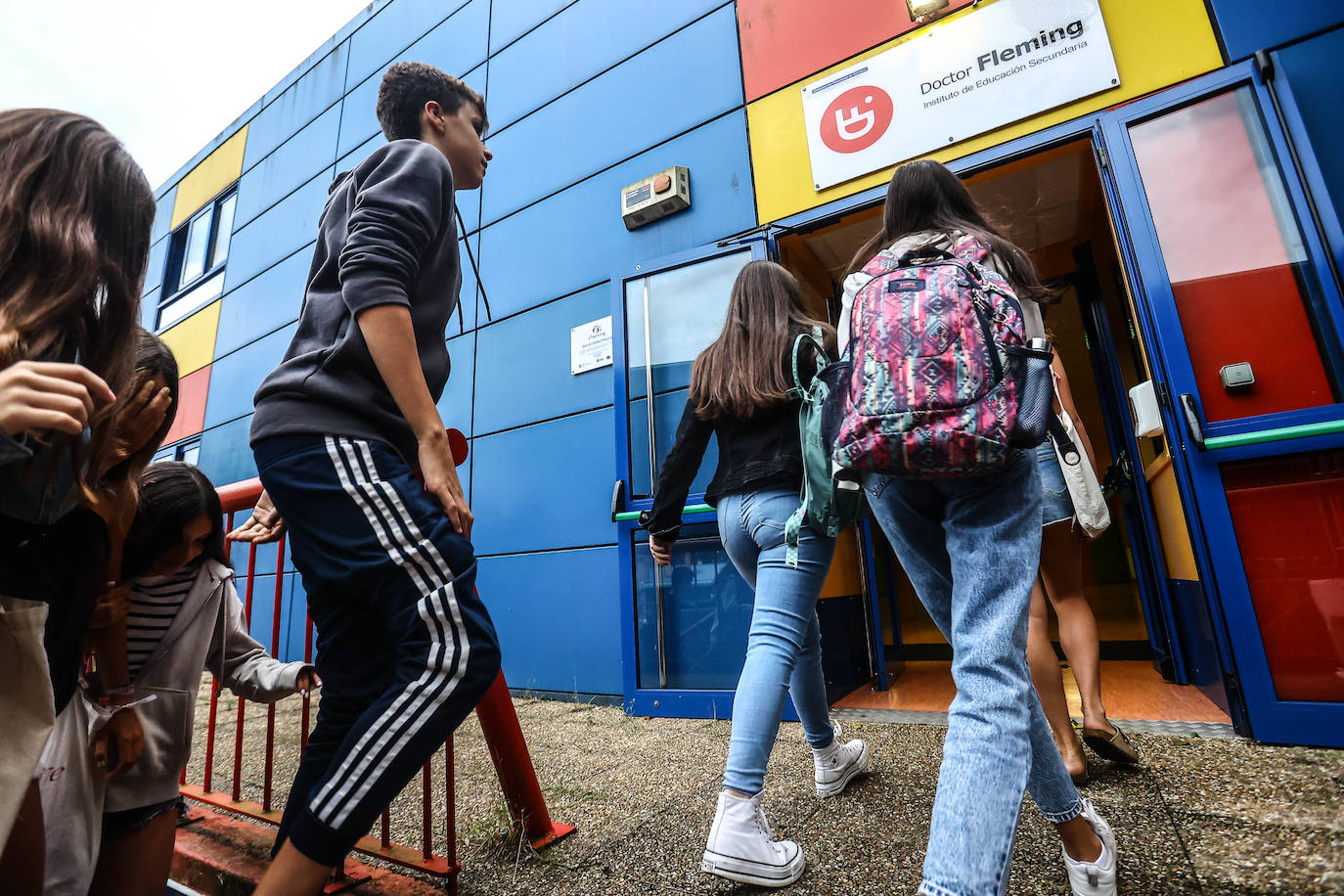 Fotos: Emoción y reencuentros en un curso escolar cambiado