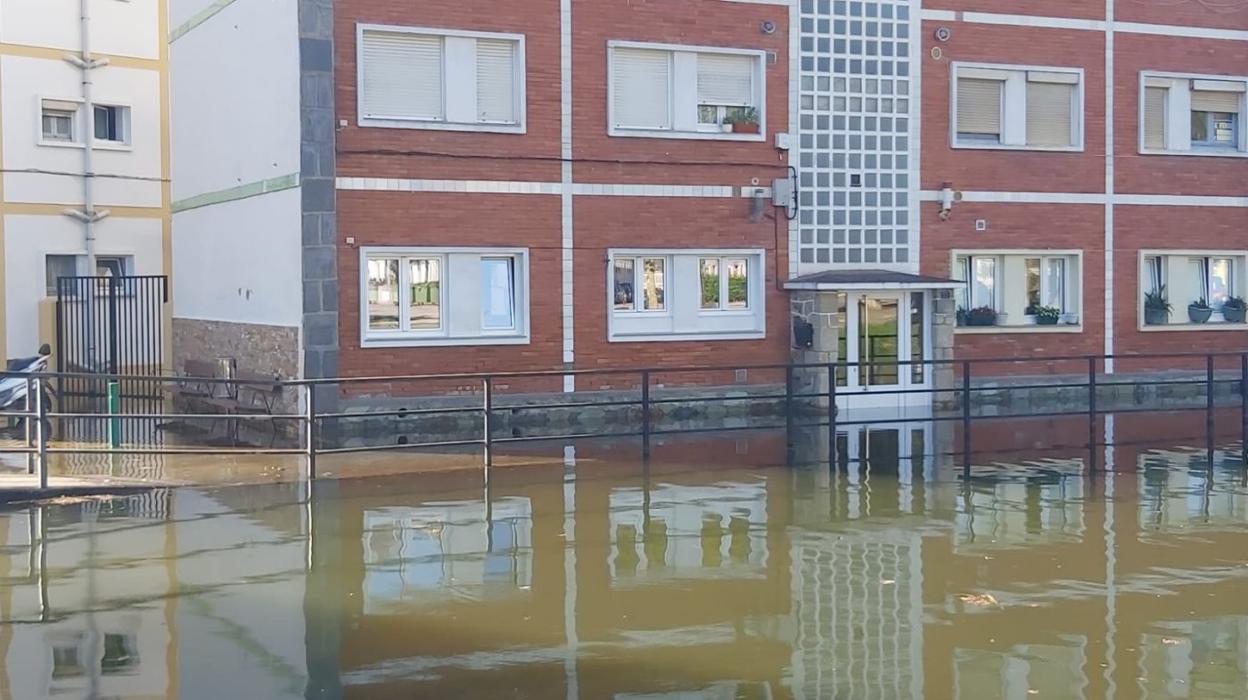 Las fuertes riadas entraron, de nuevo, en varias viviendas de la zona baja del barrio de El Fondrigo. 