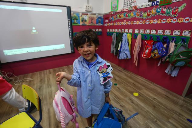 Fotos: Emoción y reencuentros en un curso escolar cambiado