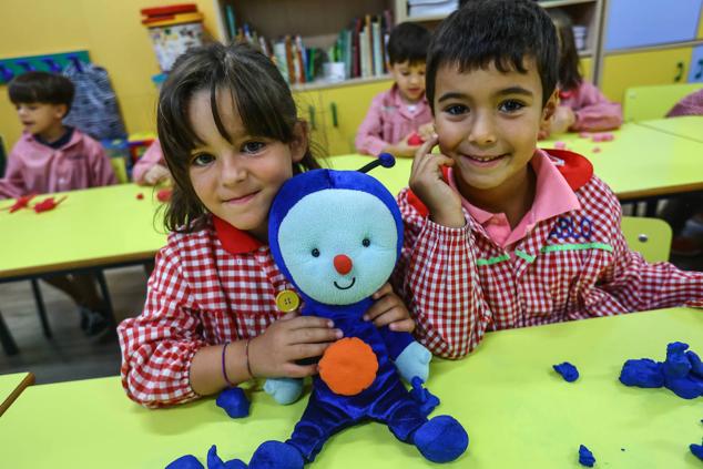 Fotos: Emoción y reencuentros en un curso escolar cambiado