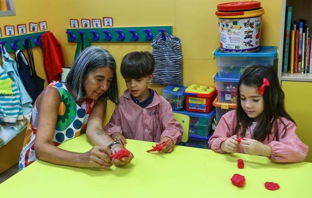 Fotos: Emoción y reencuentros en un curso escolar cambiado