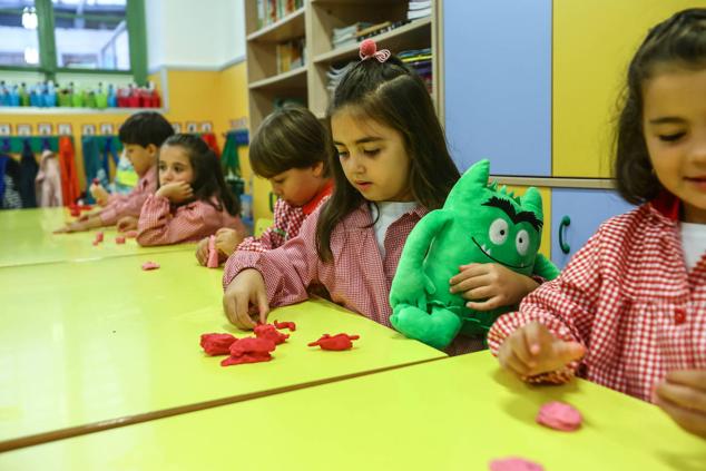 Fotos: Emoción y reencuentros en un curso escolar cambiado