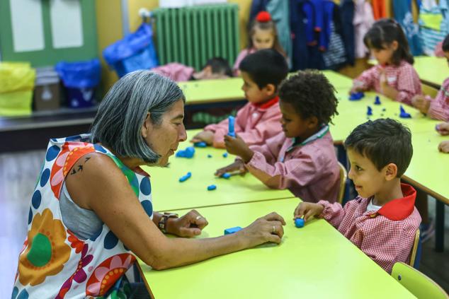 Fotos: Emoción y reencuentros en un curso escolar cambiado