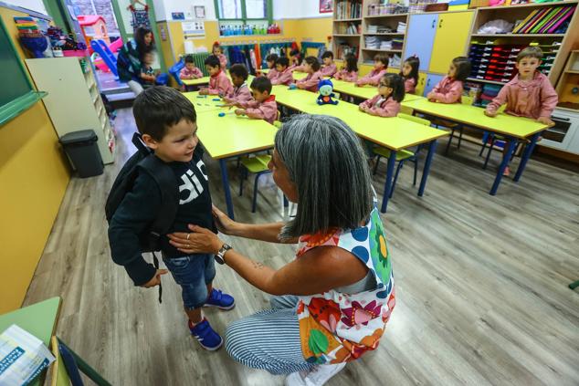 Fotos: Emoción y reencuentros en un curso escolar cambiado