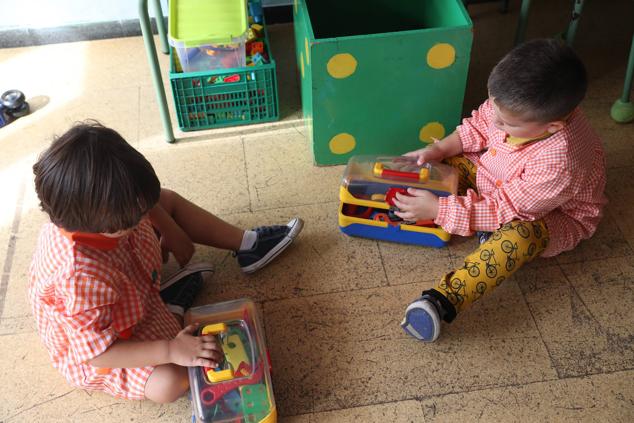 Fotos: Emoción y reencuentros en un curso escolar cambiado