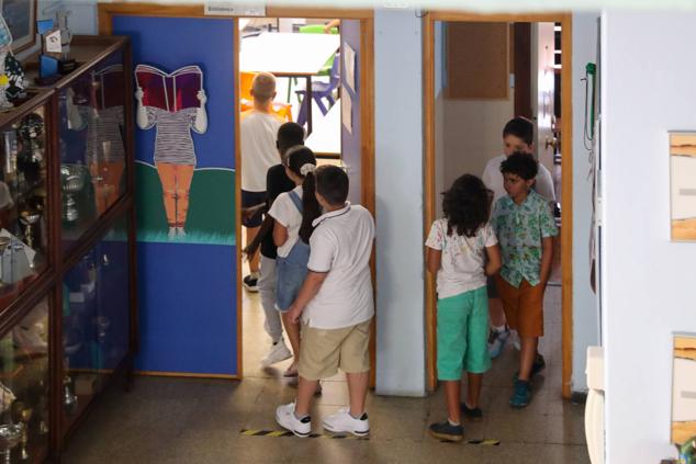 Fotos: Emoción y reencuentros en un curso escolar cambiado