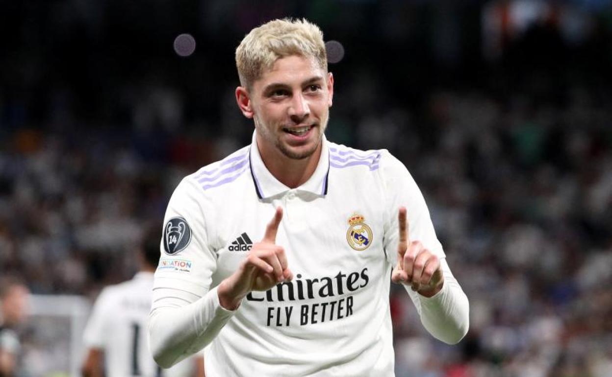 Fede Valverde celebra el gol que encarriló el triunfo del Real Madrid ante el Leipzig. 