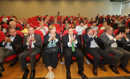 Asistentes al acto organizado en el Pabellón de Exposiciones de La Magdalena, en Avilés. 