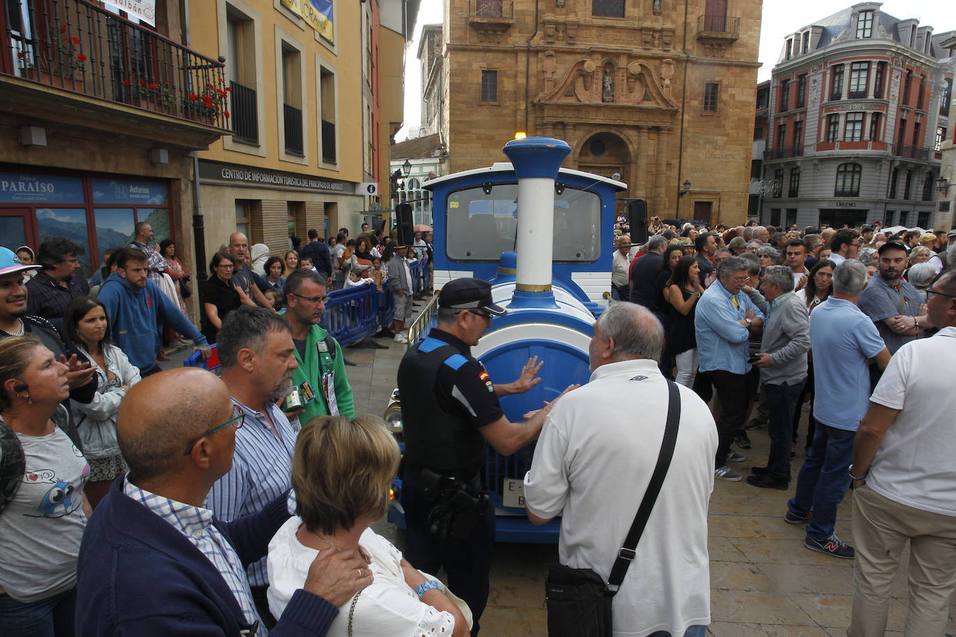 Fotos: Cientos de personas protestan contra el modelo de fiestas de San Mateo