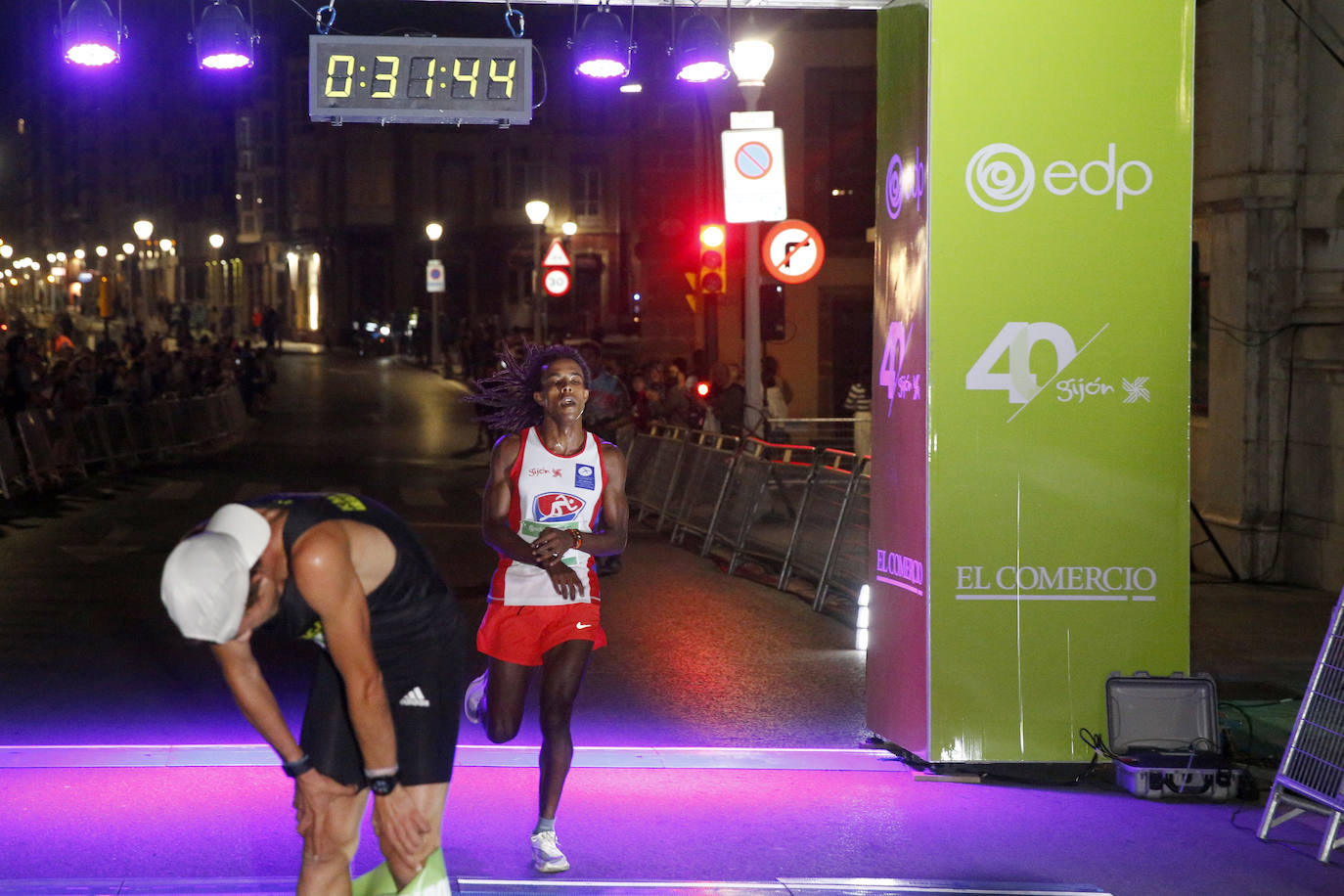 Fotos: ¿Estuviste en la EdP Carrera Nocturna Gijon 10K? ¡Búscate!