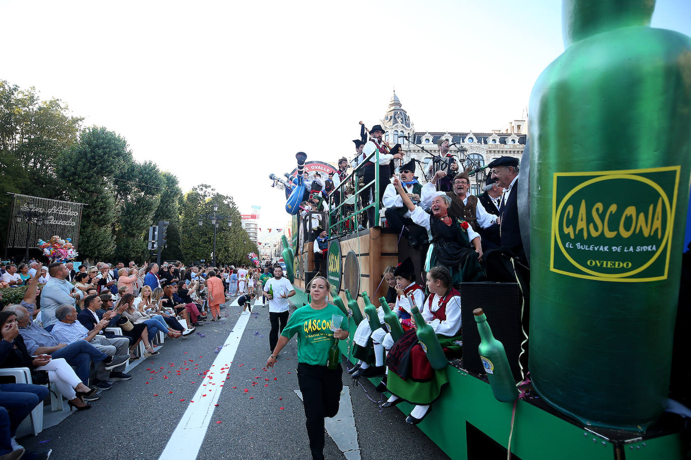 Fotos: Todas las imágenes del desfile del Día de América en Oviedo