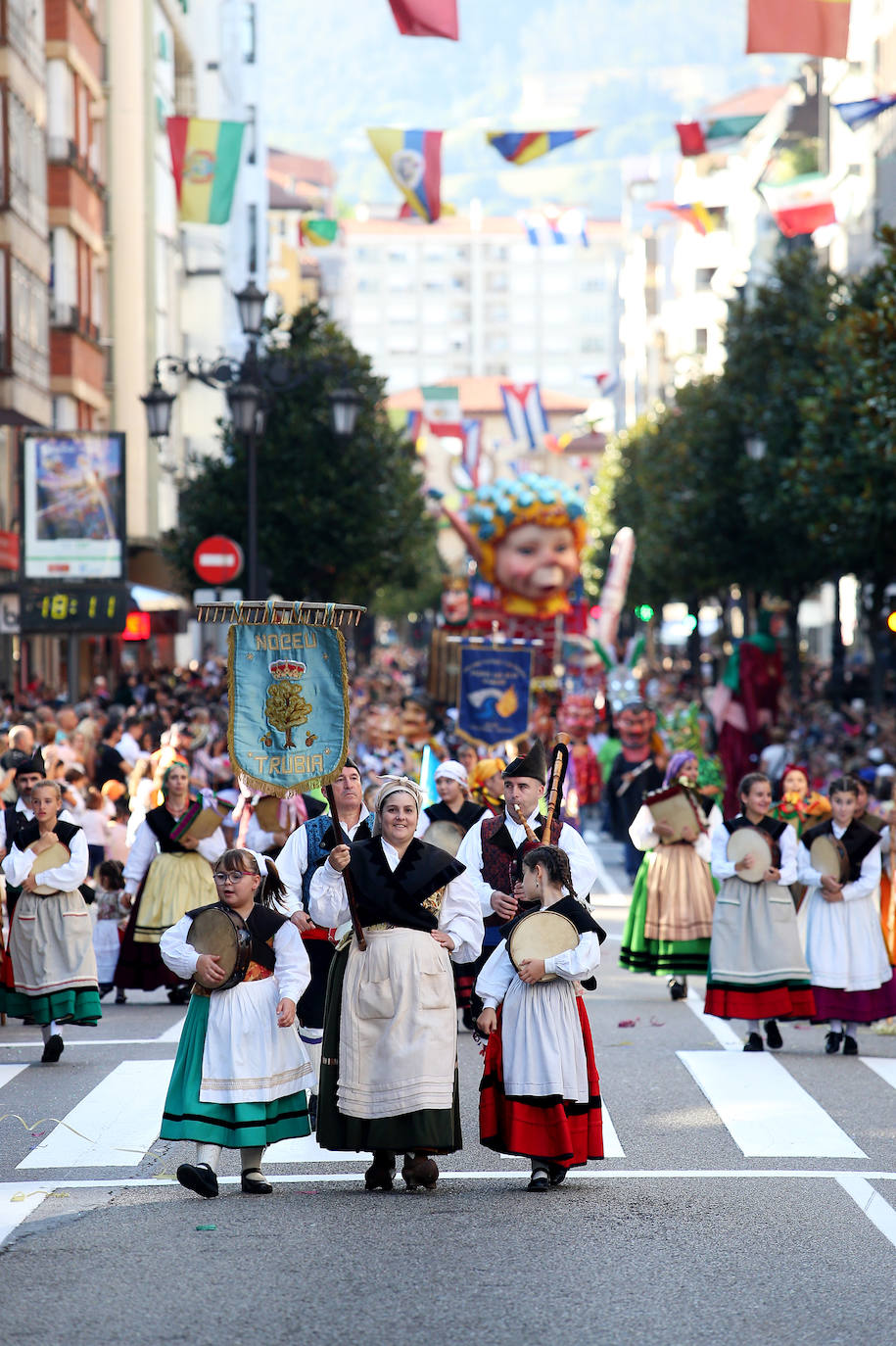 Fotos: Todas las imágenes del desfile del Día de América en Oviedo