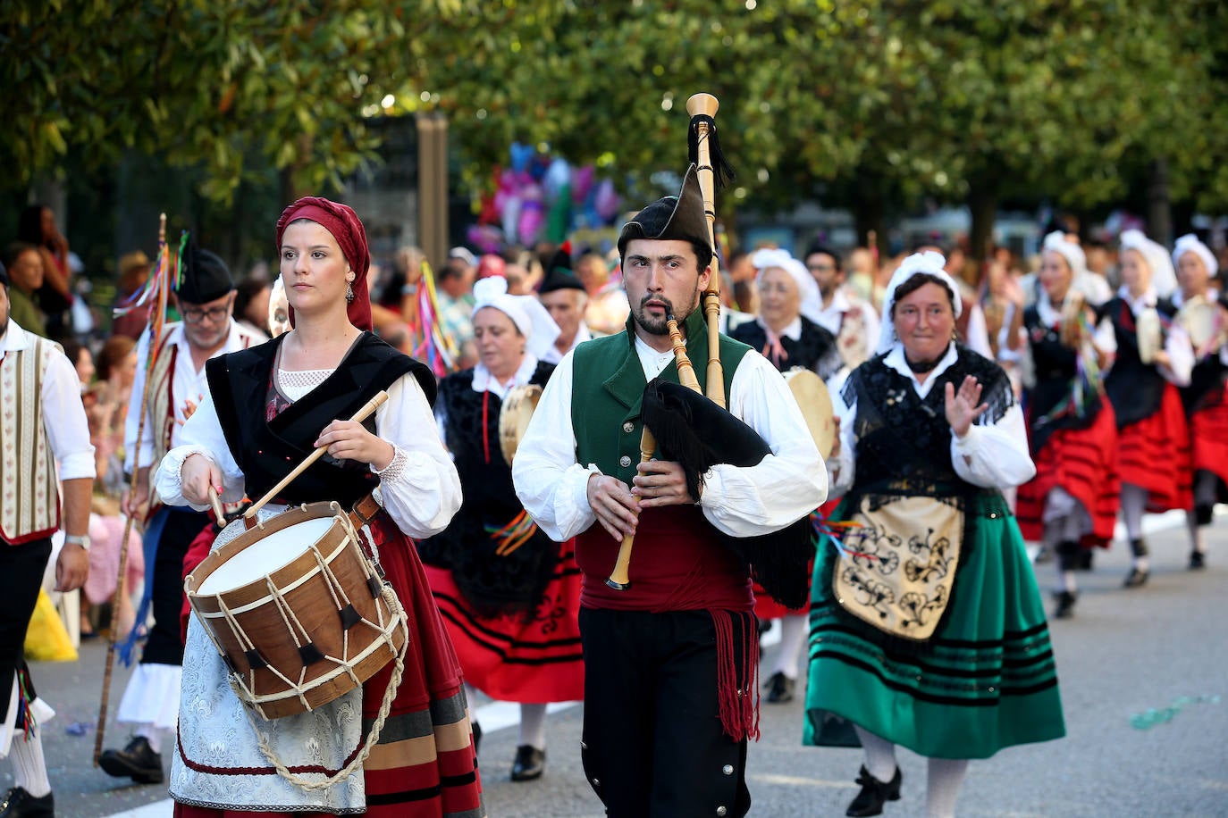 Fotos: Todas las imágenes del desfile del Día de América en Oviedo