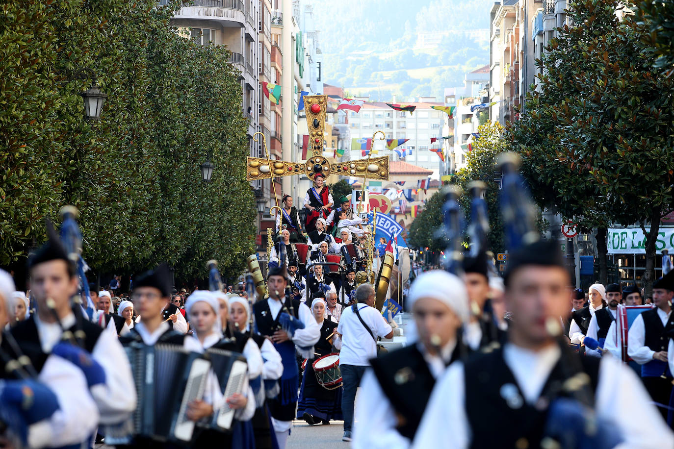 Fotos: Todas las imágenes del desfile del Día de América en Oviedo