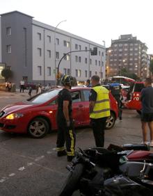 Imagen secundaria 2 - Herido un motorista de 74 años tras colisionar contra un coche en Gijón