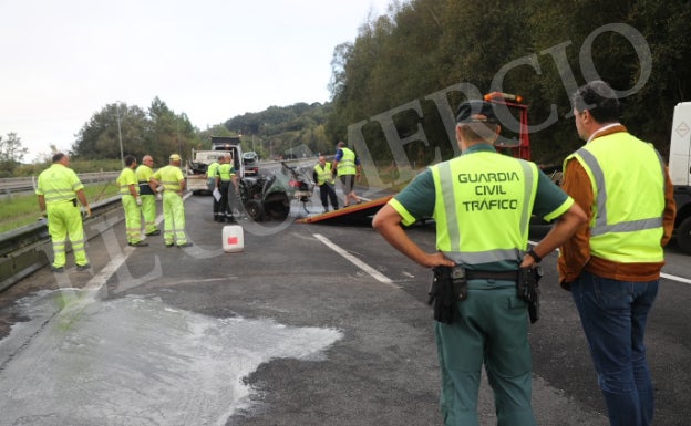 Fotos: Grave accidente en la A-66 a la altura de Soto de Ribera