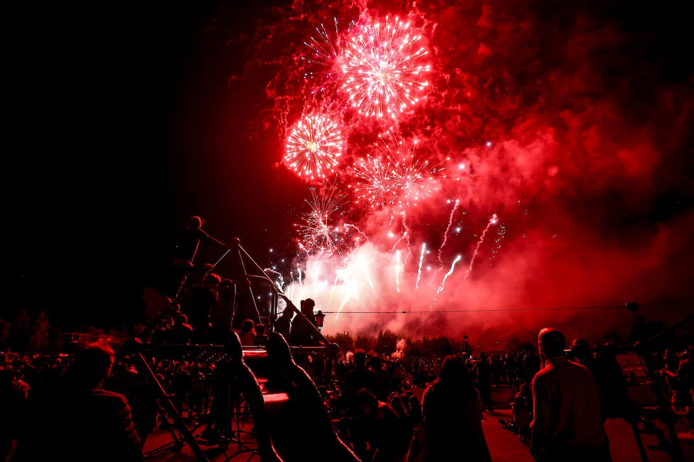 Fotos: Fuegos para una multitud en San Mateo