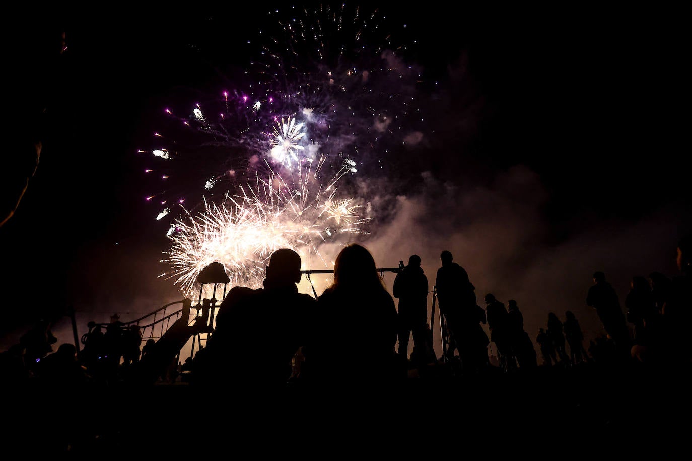 Fotos: Fuegos para una multitud en San Mateo