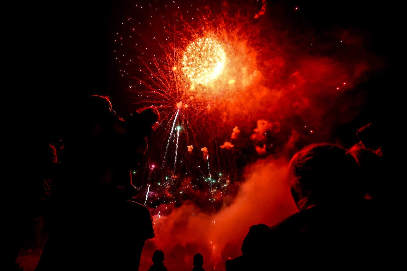 Fotos: Fuegos para una multitud en San Mateo