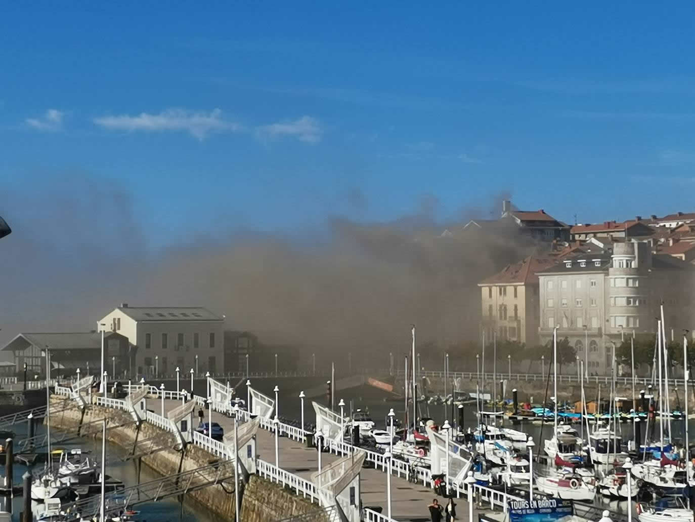 Fotos: Espectacular incendio en Cimadevilla