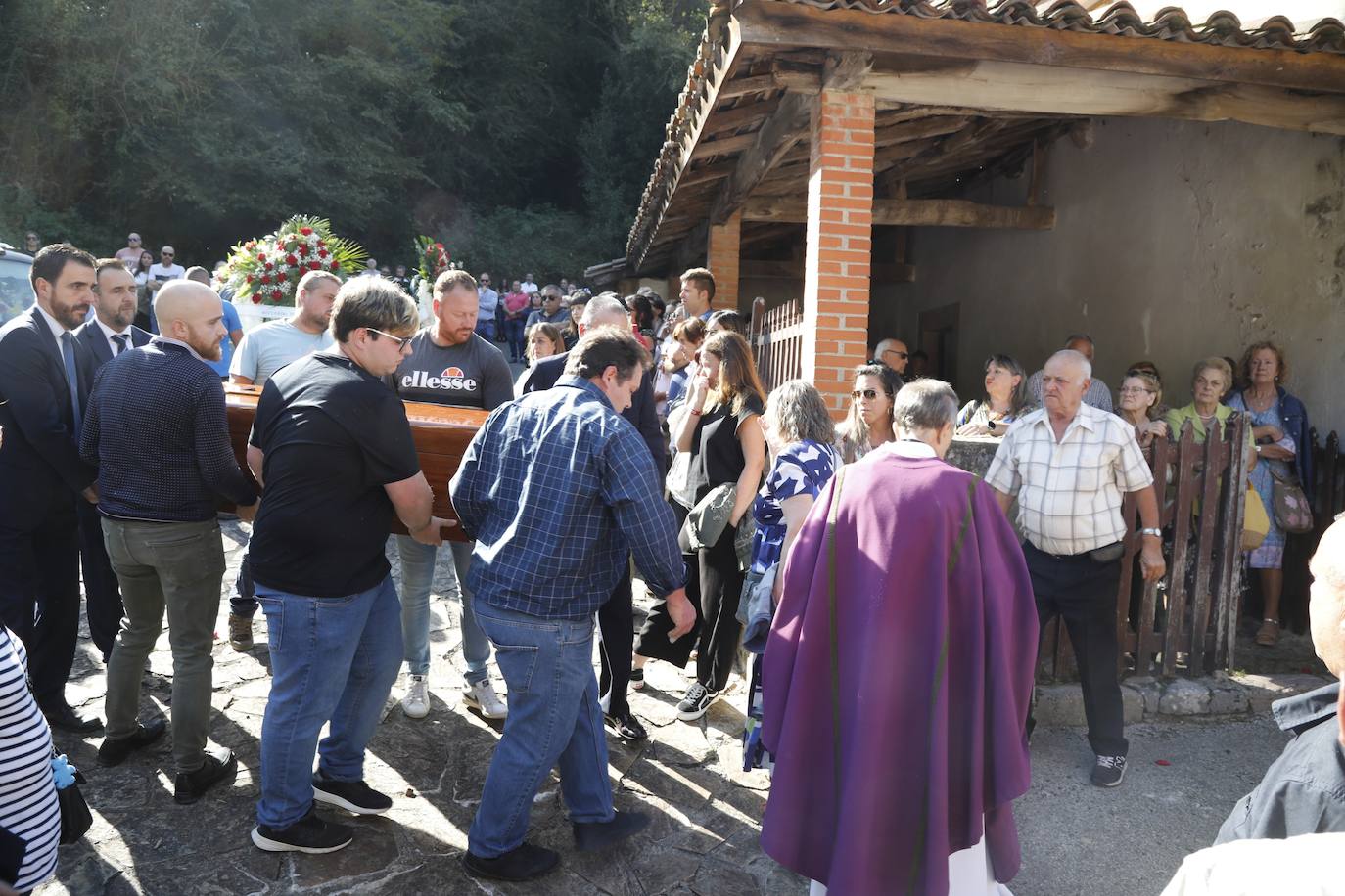 Fotos: Emoción para despedir a Juanjo, «un chico de diez y muy querido»