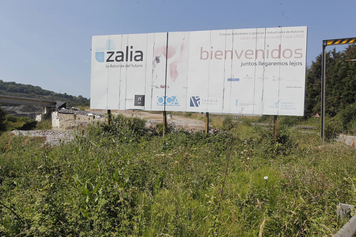 Cartel de la ZALIA: «Bienvenidos, juntos llegaremos lejos». 