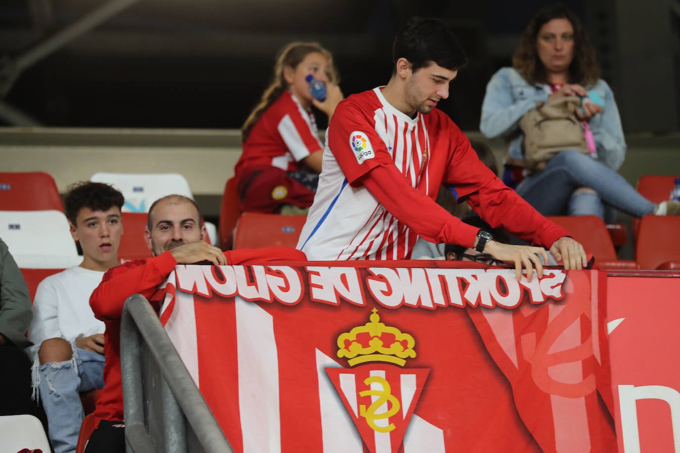 Fotos: ¿Estuviste en el Sporting - Ibiza? ¡Búscate!