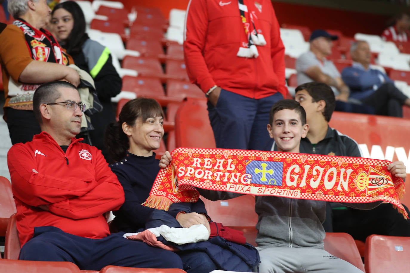 Fotos: ¿Estuviste en el Sporting - Ibiza? ¡Búscate!