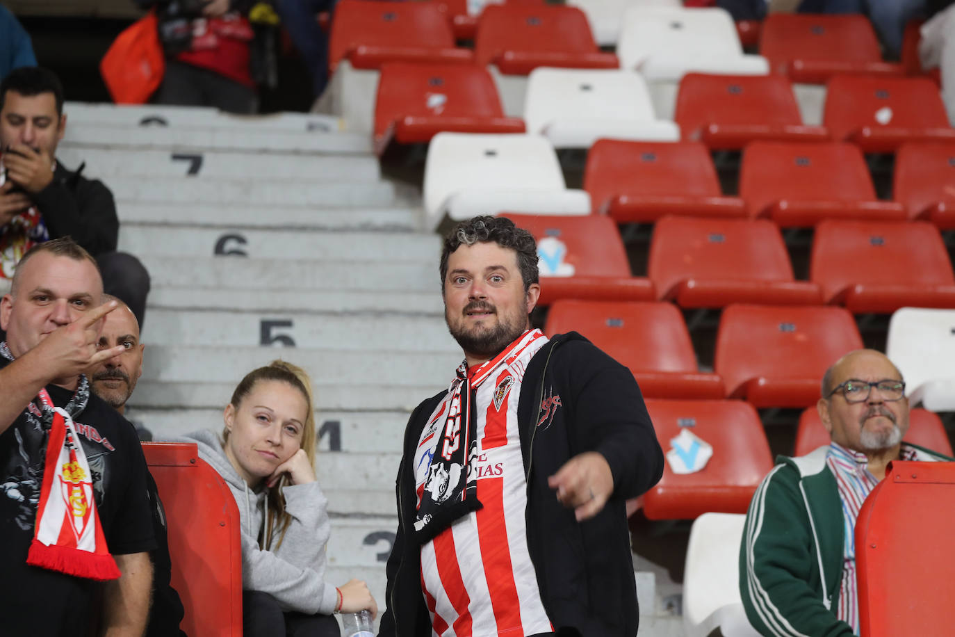 Fotos: ¿Estuviste en el Sporting - Ibiza? ¡Búscate!