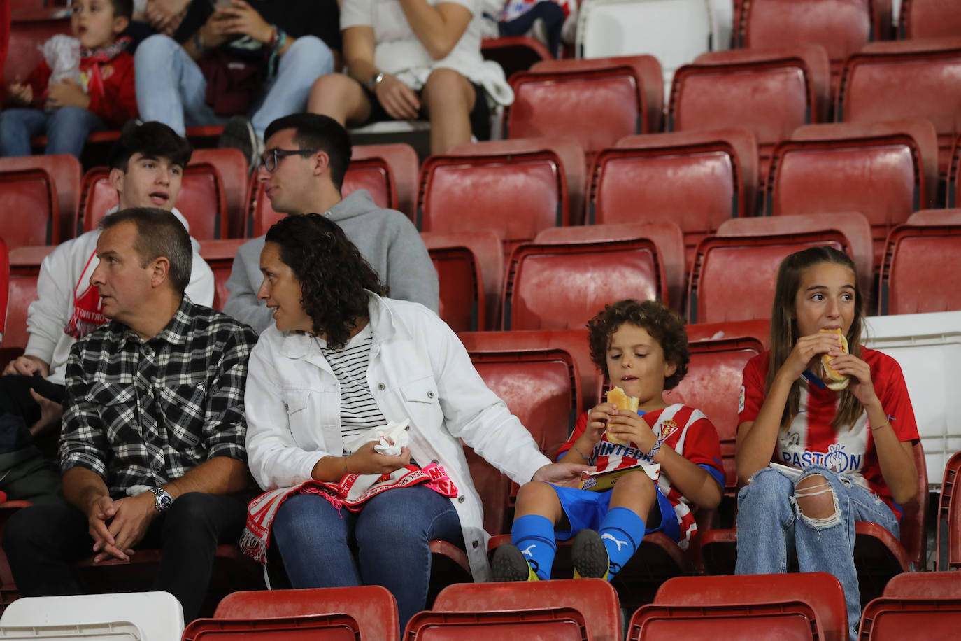 Fotos: ¿Estuviste en el Sporting - Ibiza? ¡Búscate!