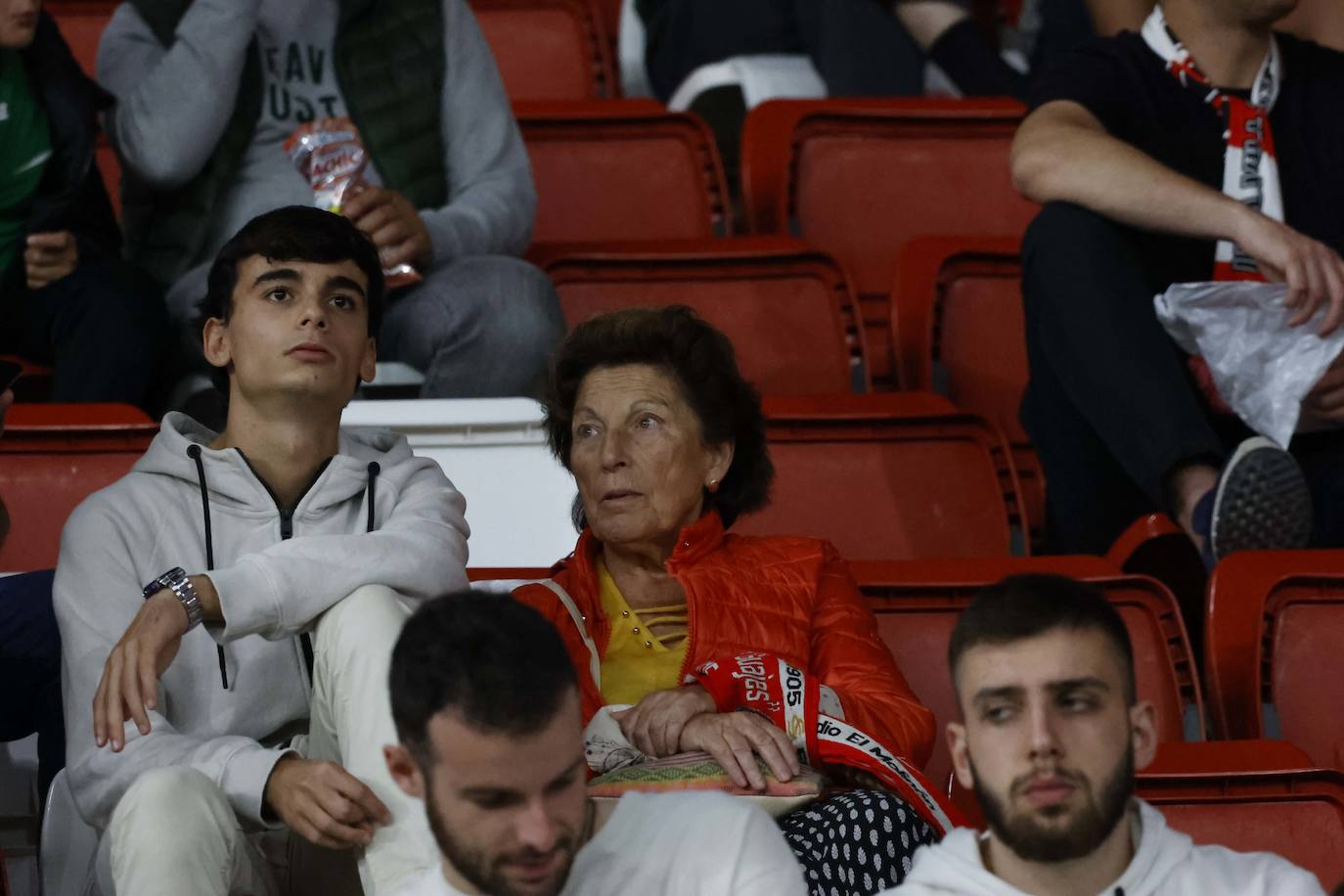 Fotos: ¿Estuviste en el Sporting - Ibiza? ¡Búscate!