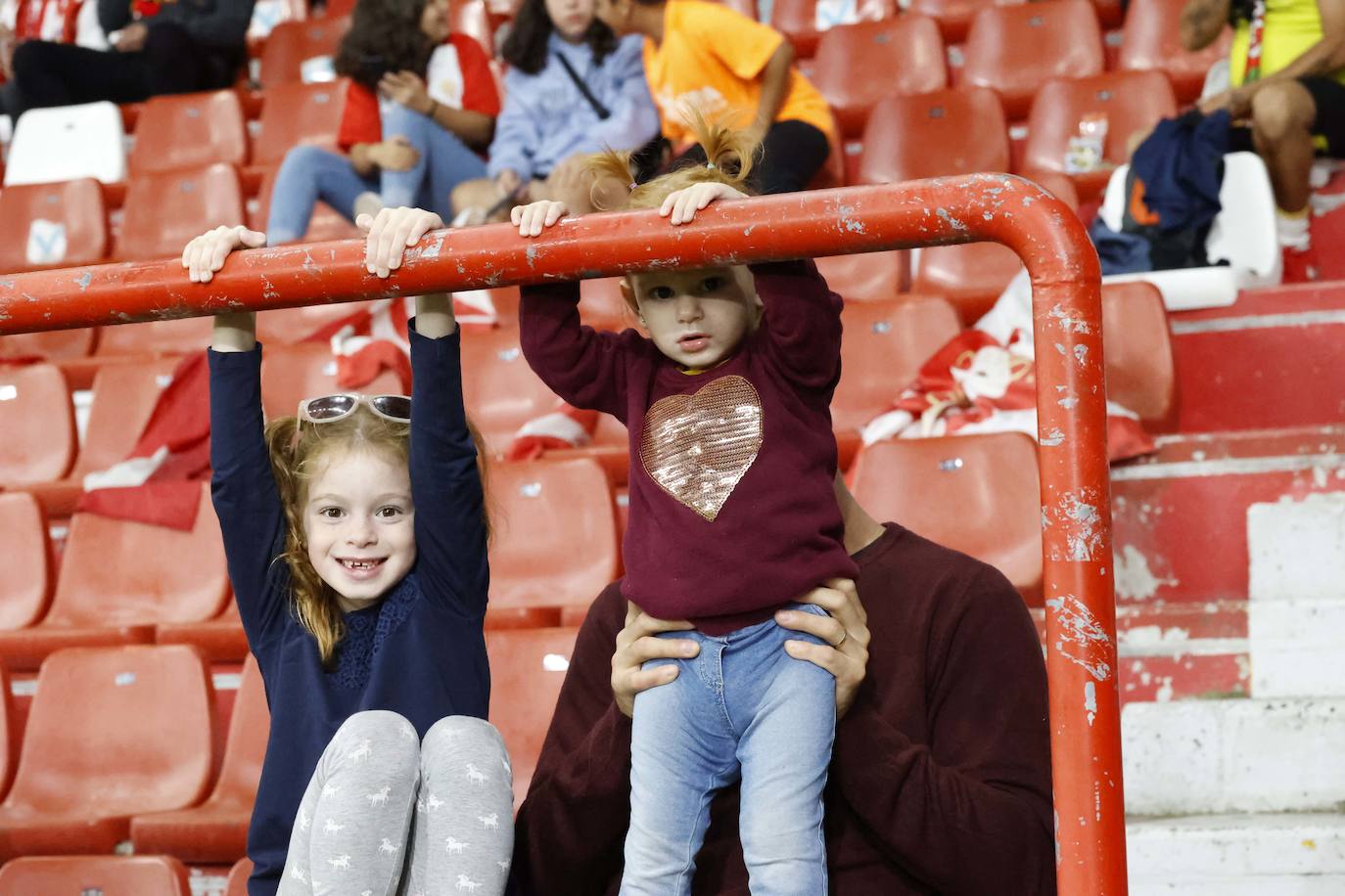 Fotos: ¿Estuviste en el Sporting - Ibiza? ¡Búscate!