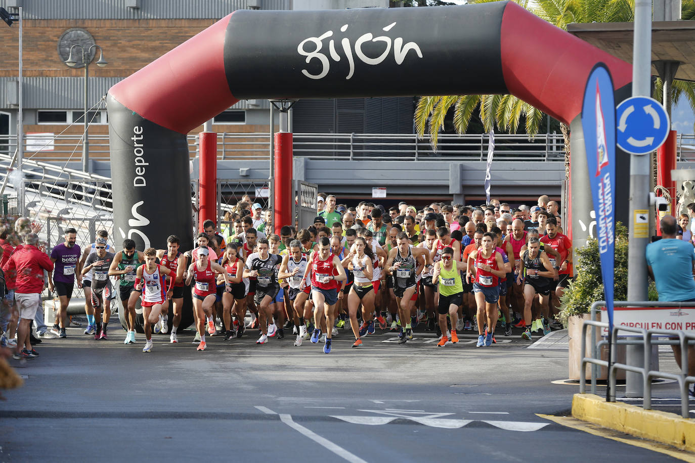 Fotos: Multitudinaria carrera popular del Grupo Covadonga y Santa Olaya