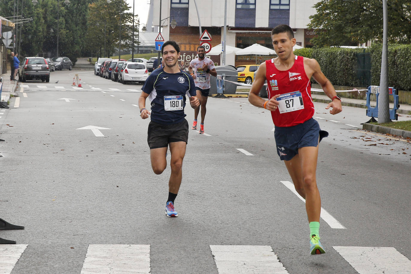 Fotos: Multitudinaria carrera popular del Grupo Covadonga y Santa Olaya