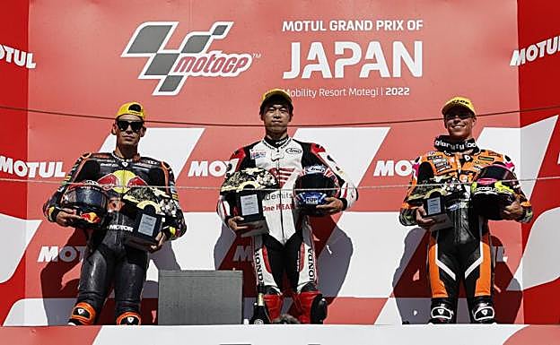 Ogura rinde homenaje a Japón