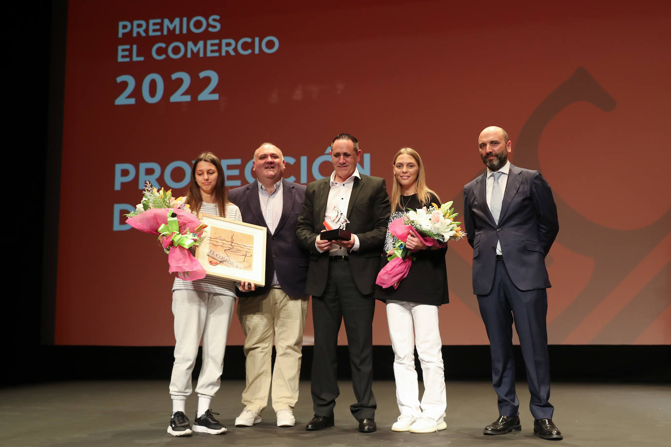 Fotos: EL COMERCIO premia al «mejor retablo de una Asturias que sabe trabajar por el futuro»