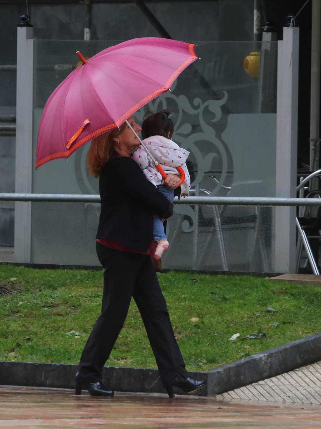 Fotos: Asturias bajo el paraguas