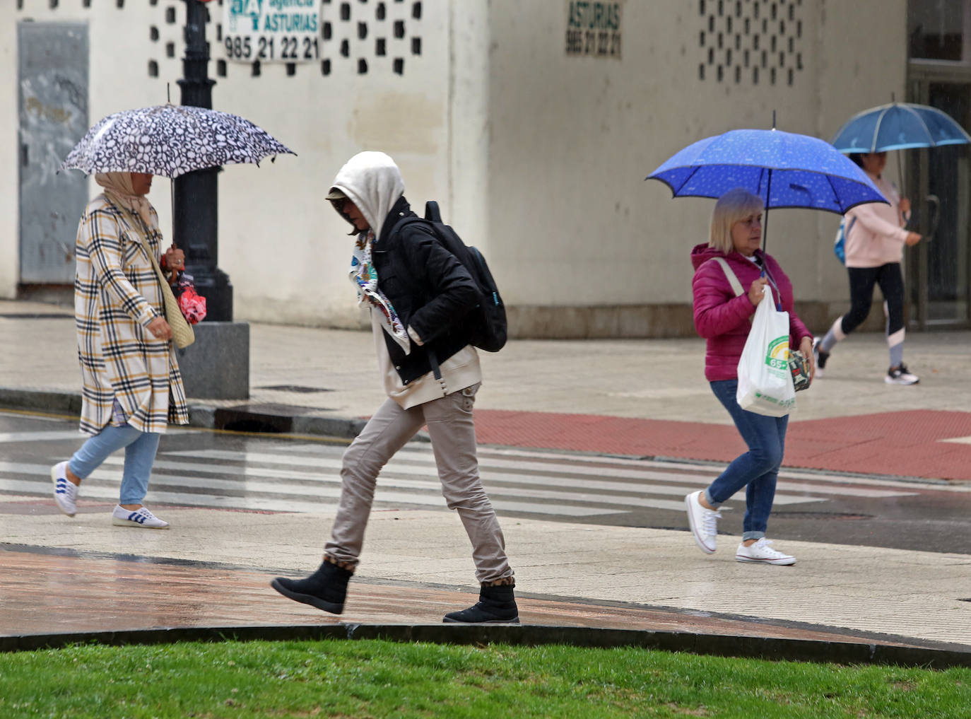 Fotos: Asturias bajo el paraguas