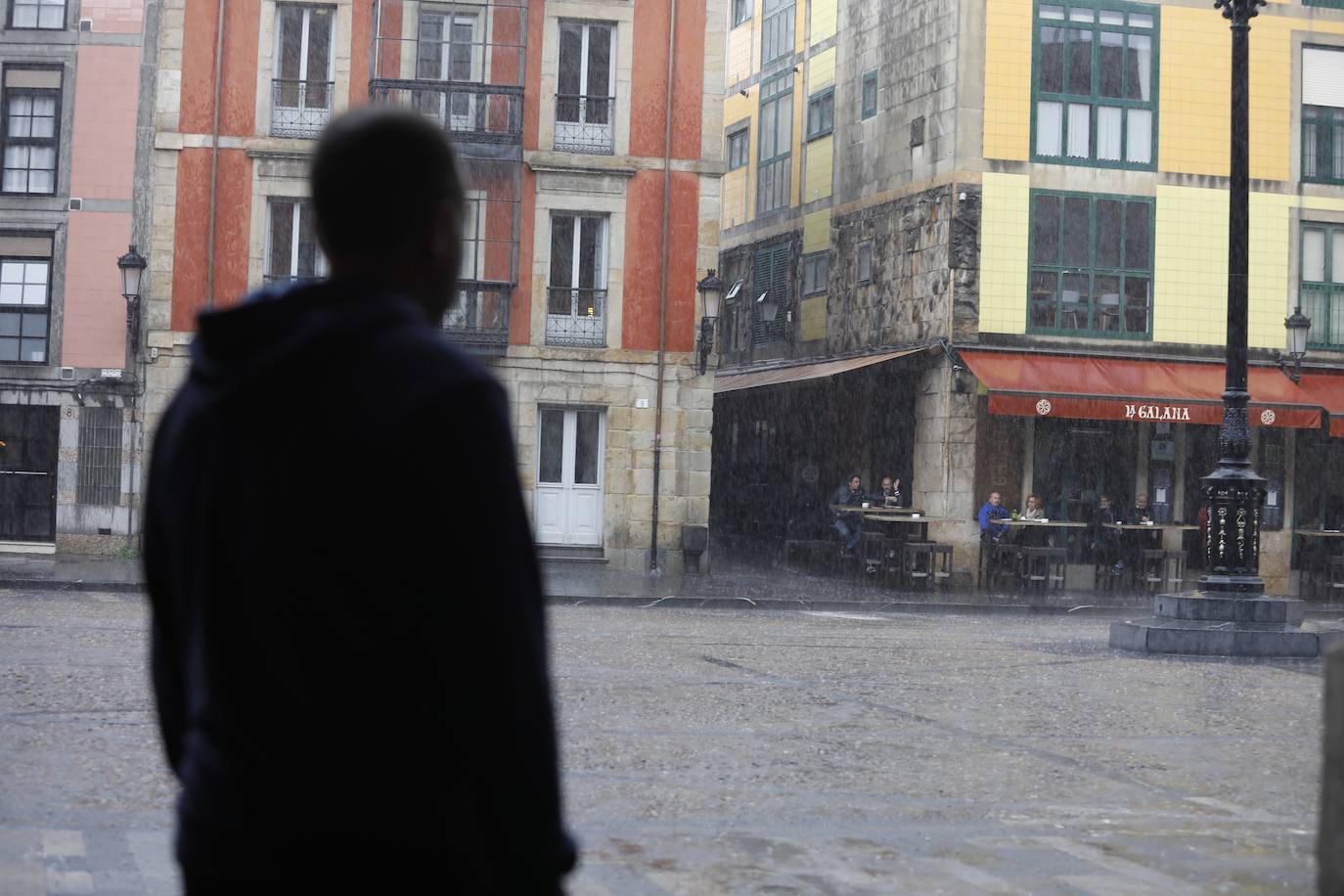 Fotos: Asturias bajo el paraguas