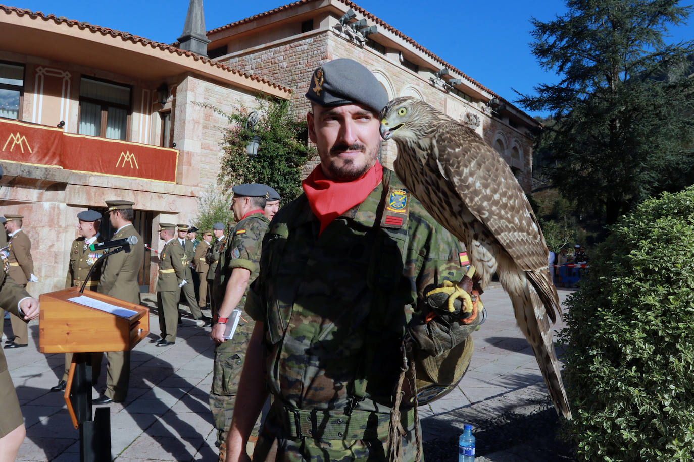 Fotos: Multitudinaria jura de bandera civil en Covadonga