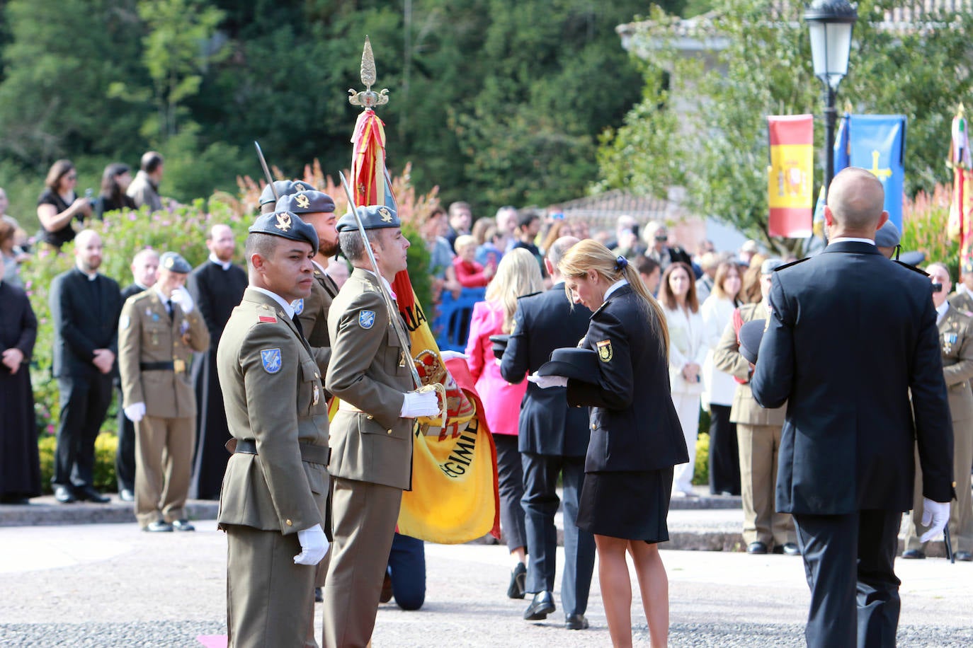 Fotos: Multitudinaria jura de bandera civil en Covadonga