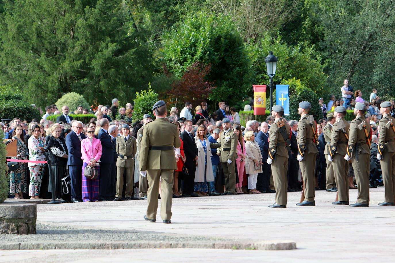 Fotos: Multitudinaria jura de bandera civil en Covadonga