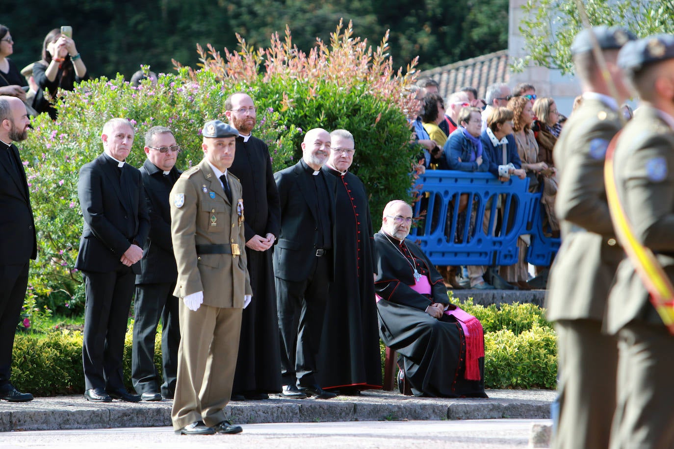 Fotos: Multitudinaria jura de bandera civil en Covadonga